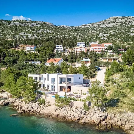 Poseidon Holiday home *