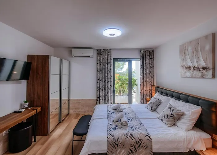 Poseidon * Стариград-Пакленица