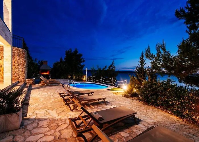 Poseidon * Стариград-Пакленица